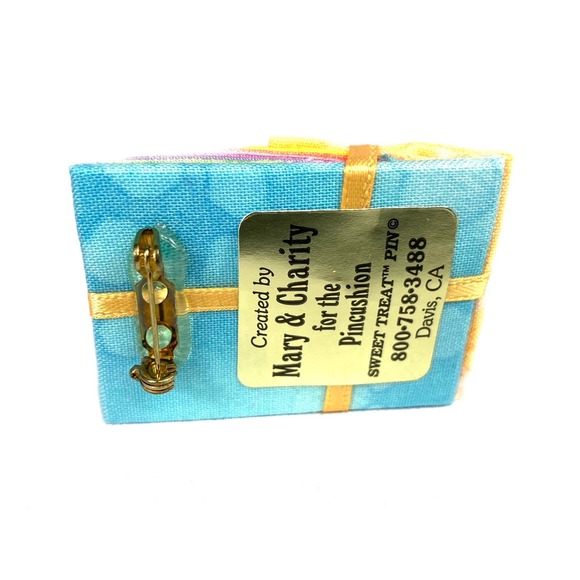 Quilters miniature fat quarter pincushion fashion accessory pins to wear or gift - Picture 5 of 6